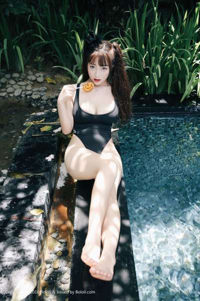 芒果柯柯-G奶的贴面诱惑写真