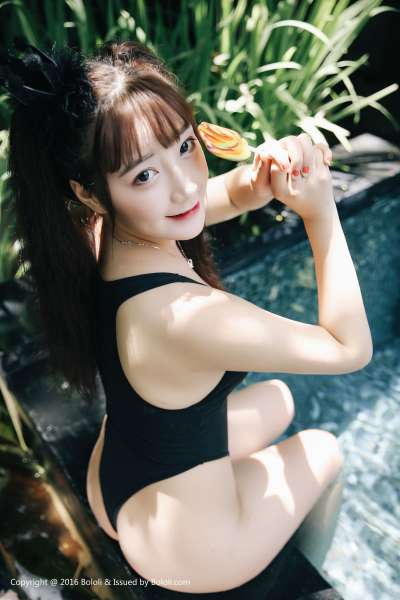芒果柯柯-G奶的贴面诱惑写真