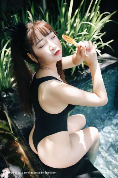 芒果柯柯-G奶的贴面诱惑写真