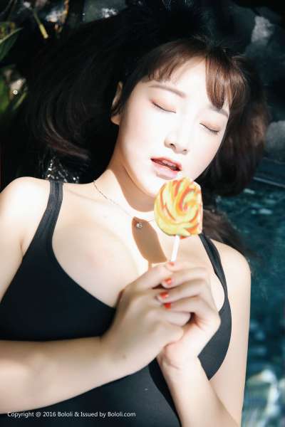 芒果柯柯-G奶的贴面诱惑写真