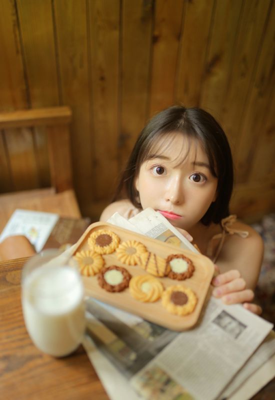 牛乳少女甜美清纯女神吊带睡裙内衣个人写真