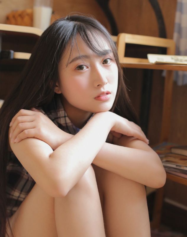 运动服少女滑水嫩私房甜美女孩清纯写真