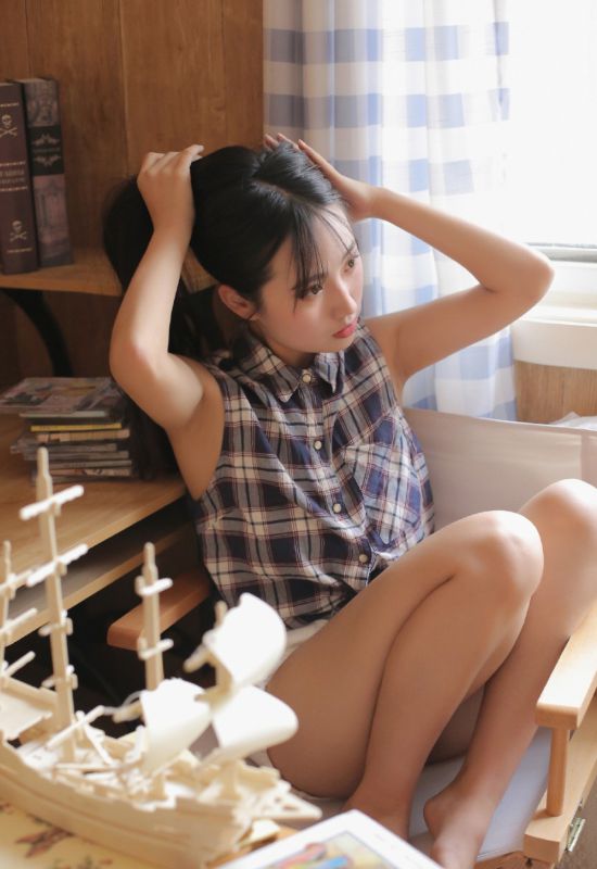 运动服少女滑水嫩私房甜美女孩清纯写真
