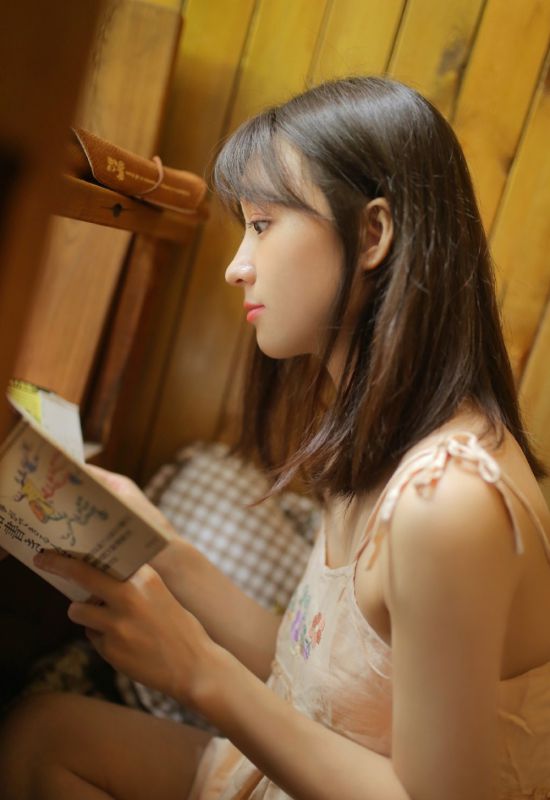 牛乳少女甜美清纯女神吊带睡裙内衣个人写真