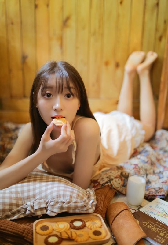 牛乳少女甜美清纯女神吊带睡裙内衣个人写真