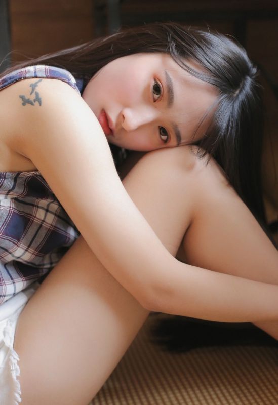 运动服少女滑水嫩私房甜美女孩清纯写真