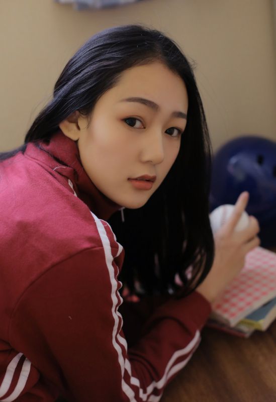 运动服少女滑水嫩私房甜美女孩清纯写真
