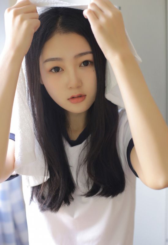 运动服少女滑水嫩私房甜美女孩清纯写真