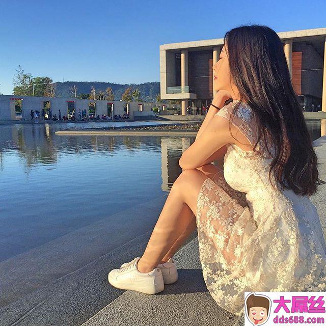 美得清新脱俗！Monica气质就让人恋爱居然还有那般美乳