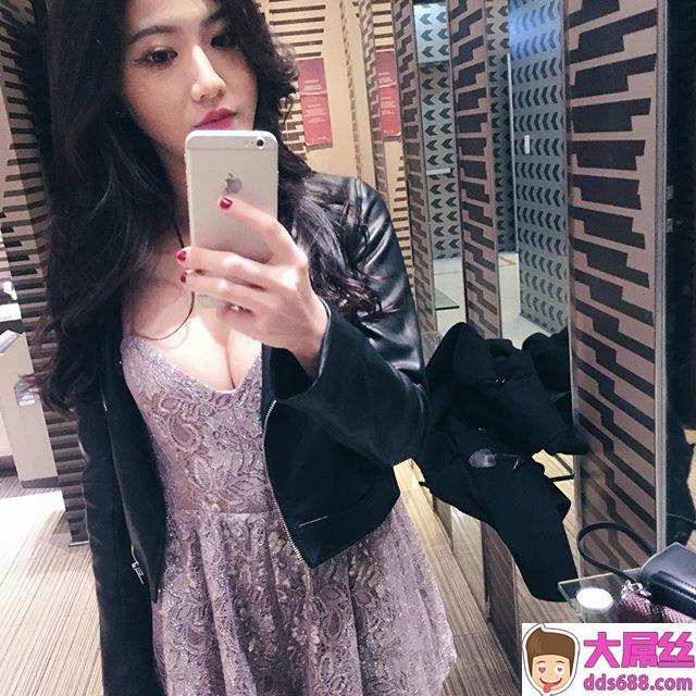 美得清新脱俗！Monica气质就让人恋爱居然还有那般美乳