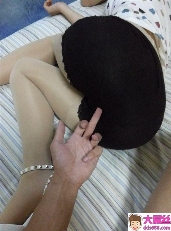 怀念大学美好，反丝袜包臀高跟，外射一身