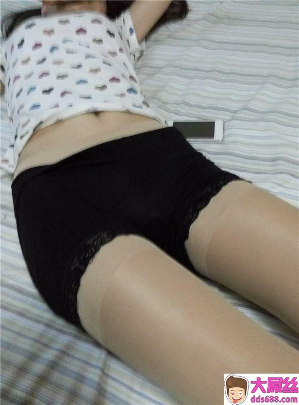 怀念大学美好，反丝袜包臀高跟，外射一身