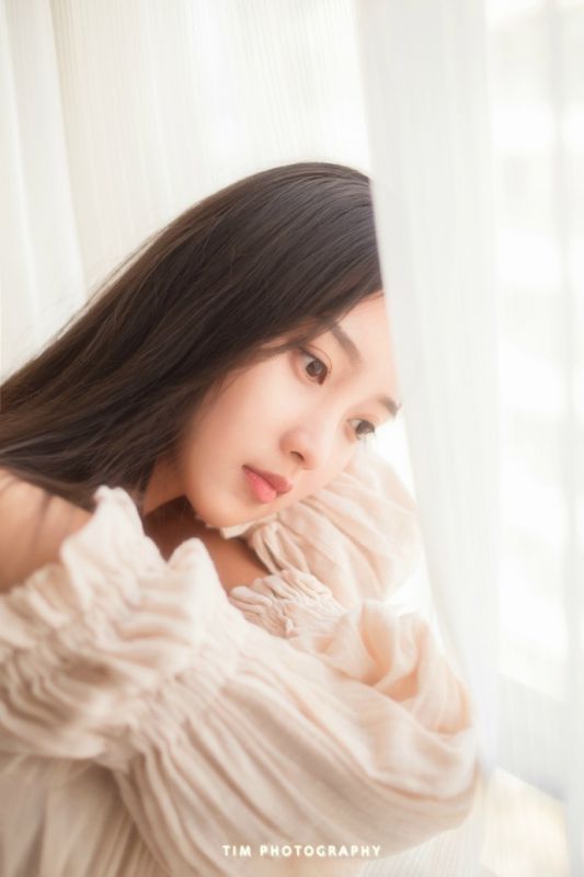 长发美女冷艳女神气质滑玉体人体艺术性感写真