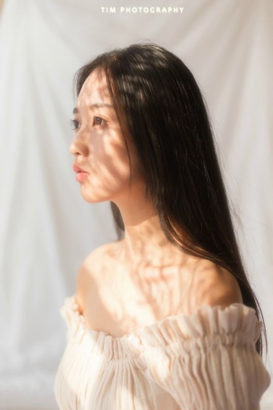长发美女冷艳女神气质滑玉体人体艺术性感写真