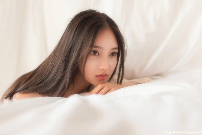长发美女冷艳女神气质滑玉体人体艺术性感写真