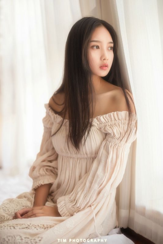 长发美女冷艳女神气质滑玉体人体艺术性感写真