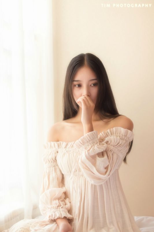长发美女冷艳女神气质滑玉体人体艺术性感写真