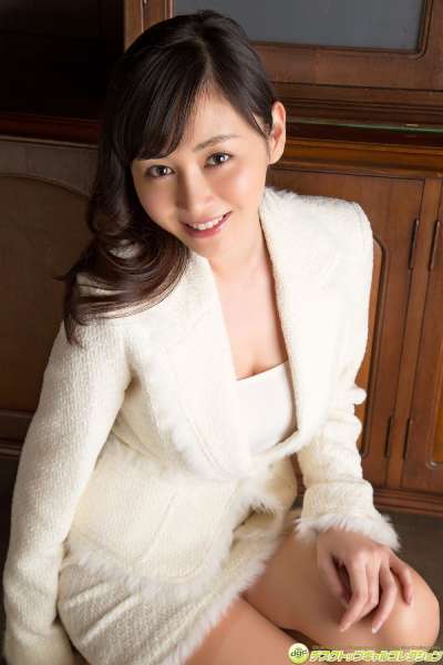 杉原杏璃-抜群のプロポーションはグラビア界