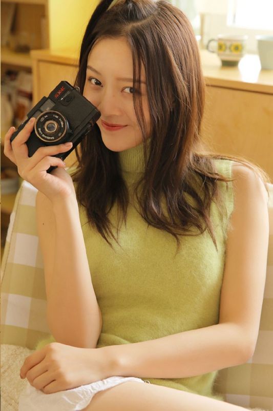 狡黠搞怪活力少女独自生活情趣诱惑性感美腿私房写真