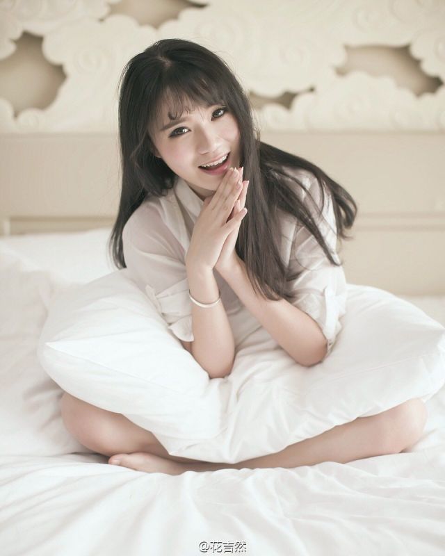 90后嫩模然花花微私房写真图片