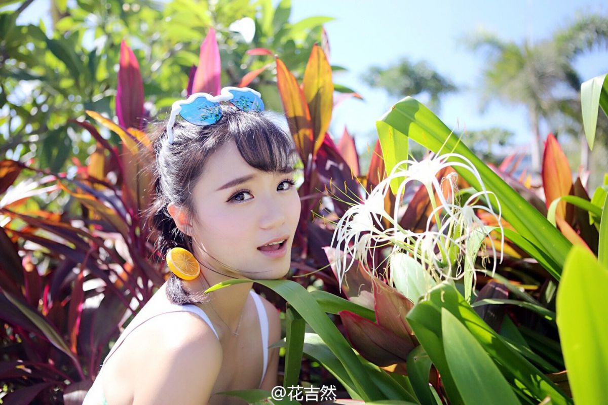 90后嫩模然花花微私房写真图片