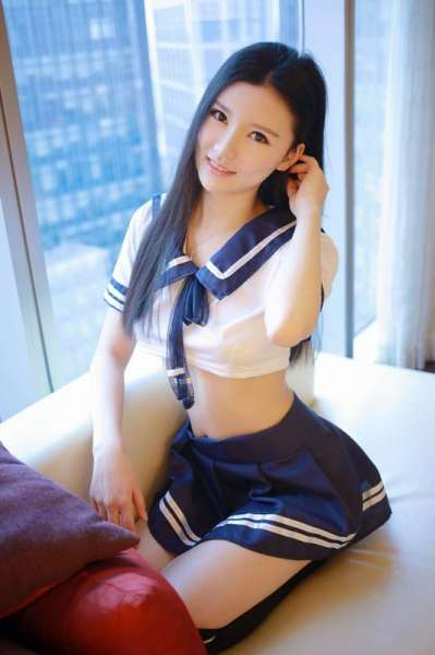 粉嫩妹子珊珊学生制服