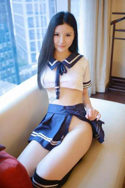 粉嫩妹子珊珊学生制服