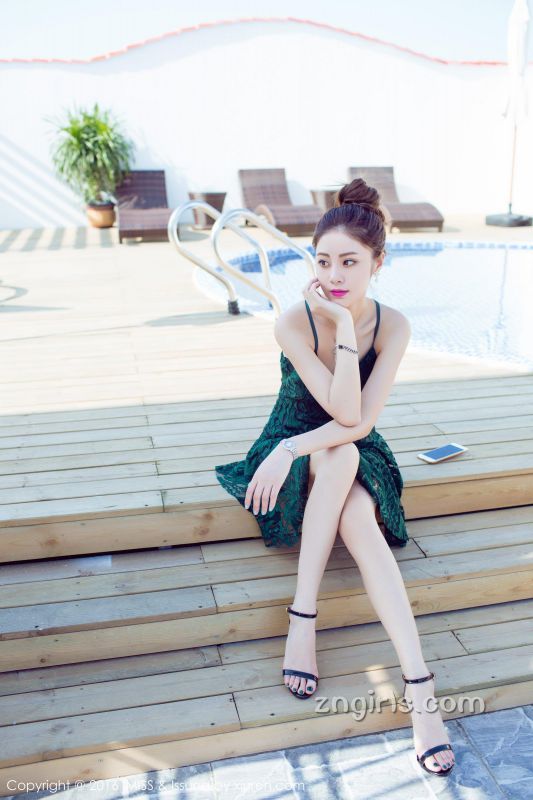 爱蜜社养眼美女菲儿性感内衣私房照